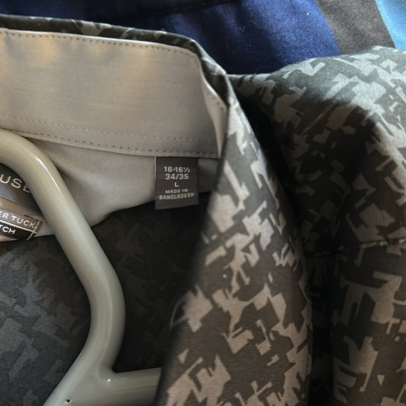 Van Heusen Button Down Shirt - Picture 3 of 4